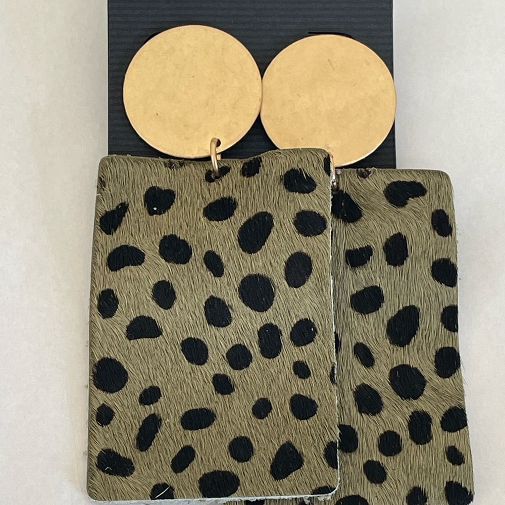 🎉❤️JUST IN! Gold Disc Leather Animal Print Earrings